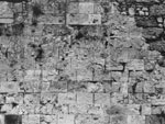 Αναλημματικός τοίχος της δυτικής αναβάθρας του Διονυσιακού θεάτρου